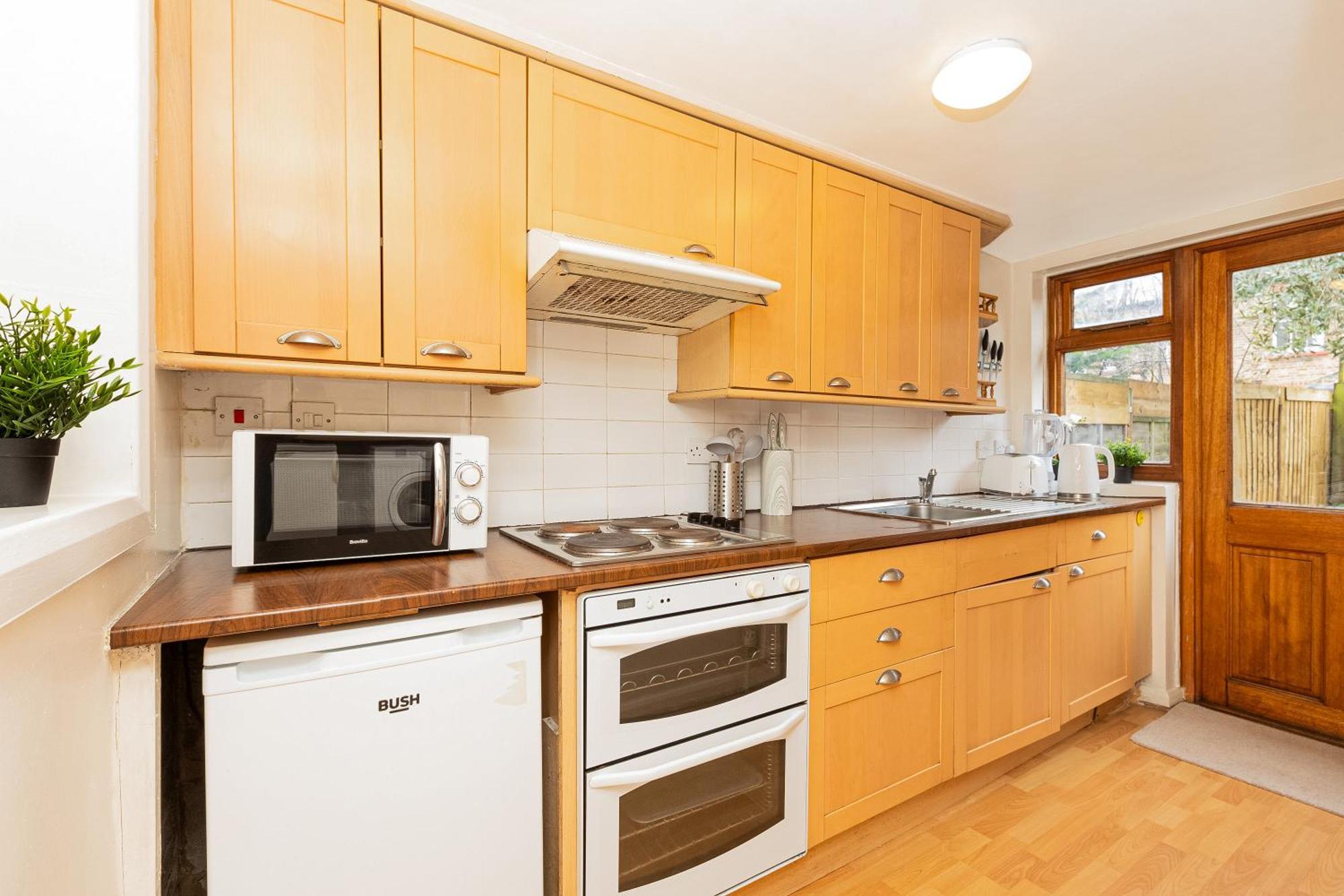 Apartment 2br Flat With Garden, 5min To Wood Tube *