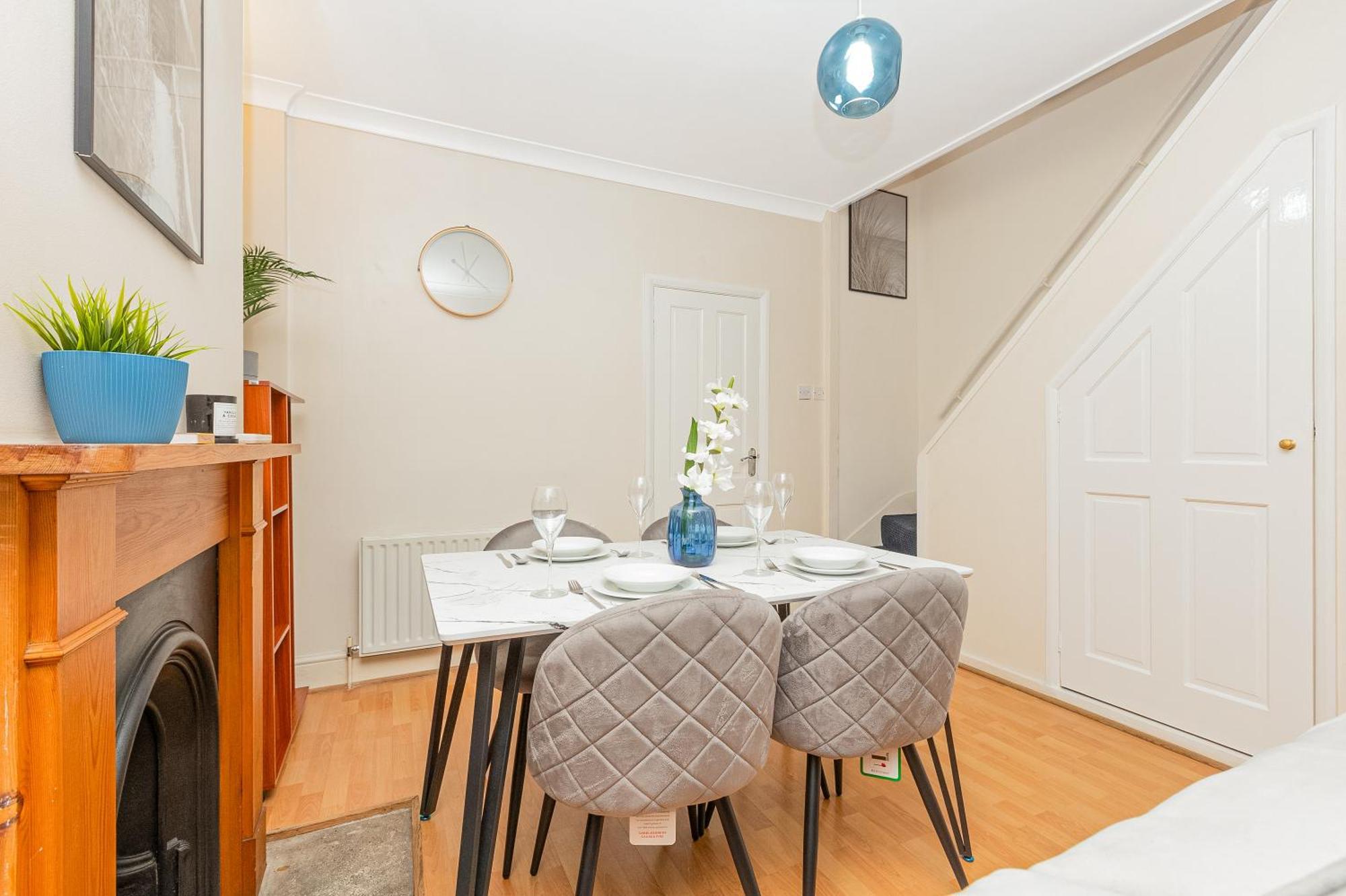 2br Flat With Garden, 5min To Wood Tube London