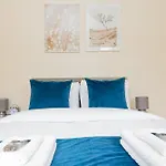 2Br Flat With Garden, 5Min To Wood Green Tube
