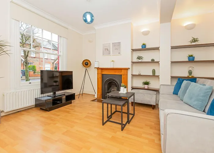 2Br Flat With Garden, 5Min To Wood Green Tube
