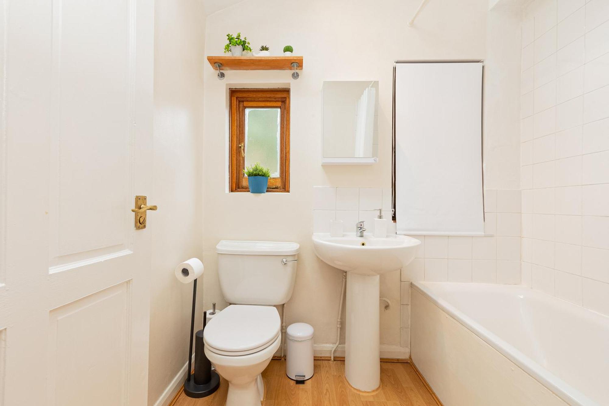 2br Flat With Garden, 5min To Wood Tube *