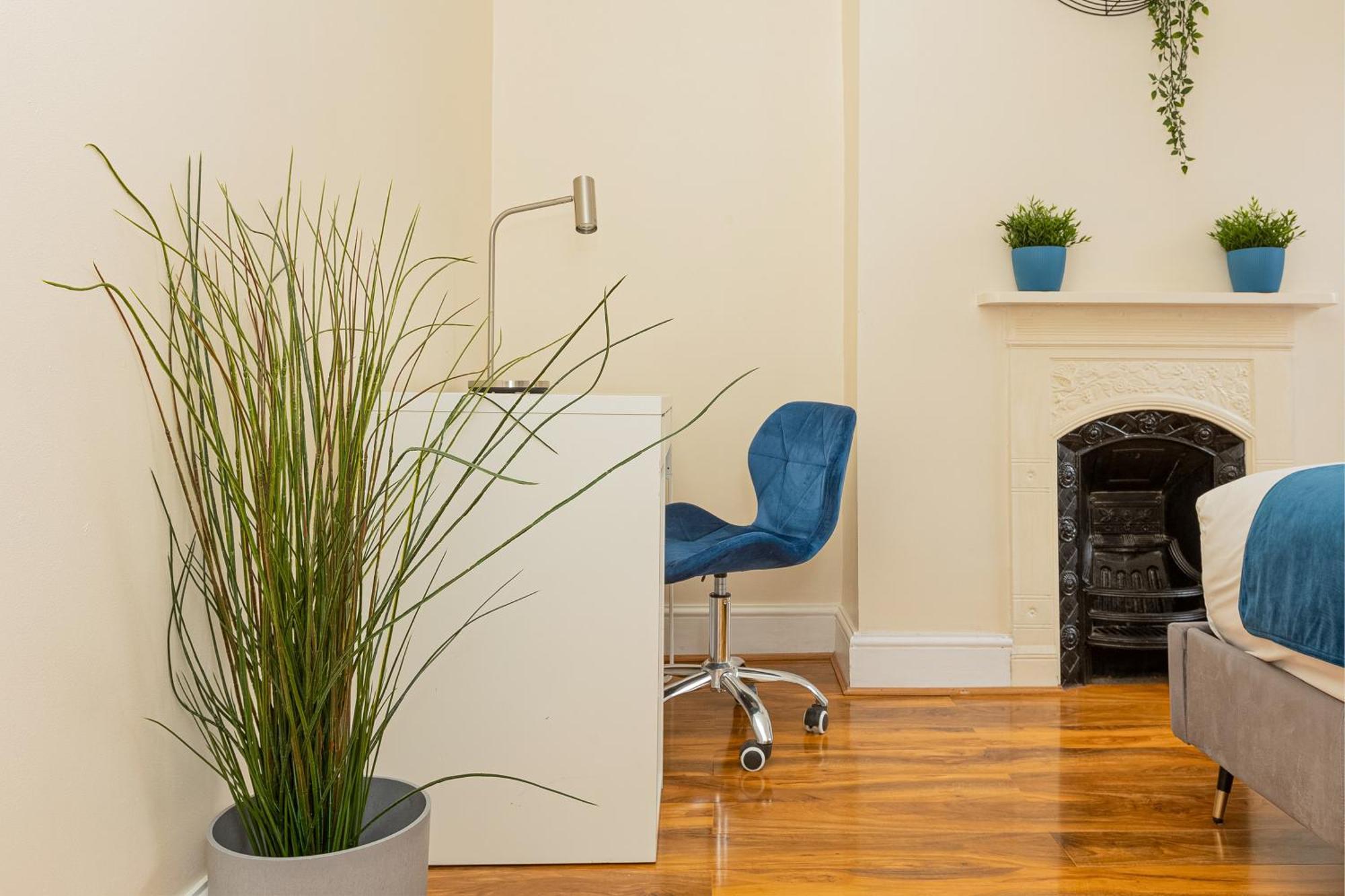 2br Flat With Garden, 5min To Wood Tube