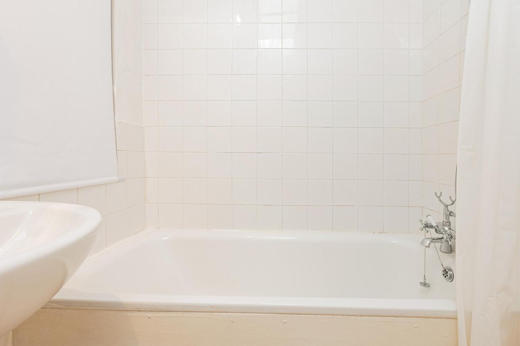 2br Flat With Garden, 5min To Wood Tube