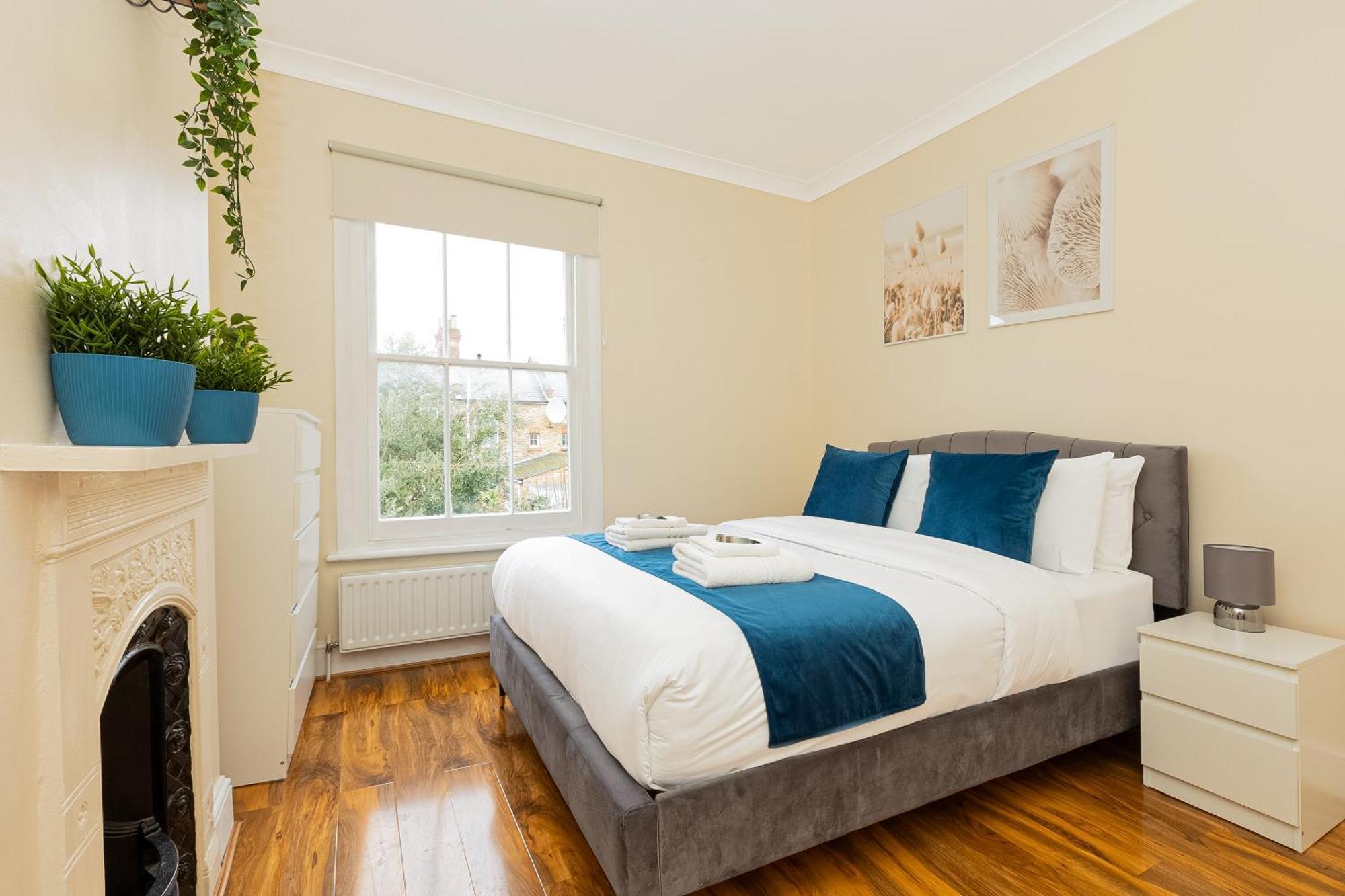 2br Flat With Garden, 5min To Wood Tube Appartamento