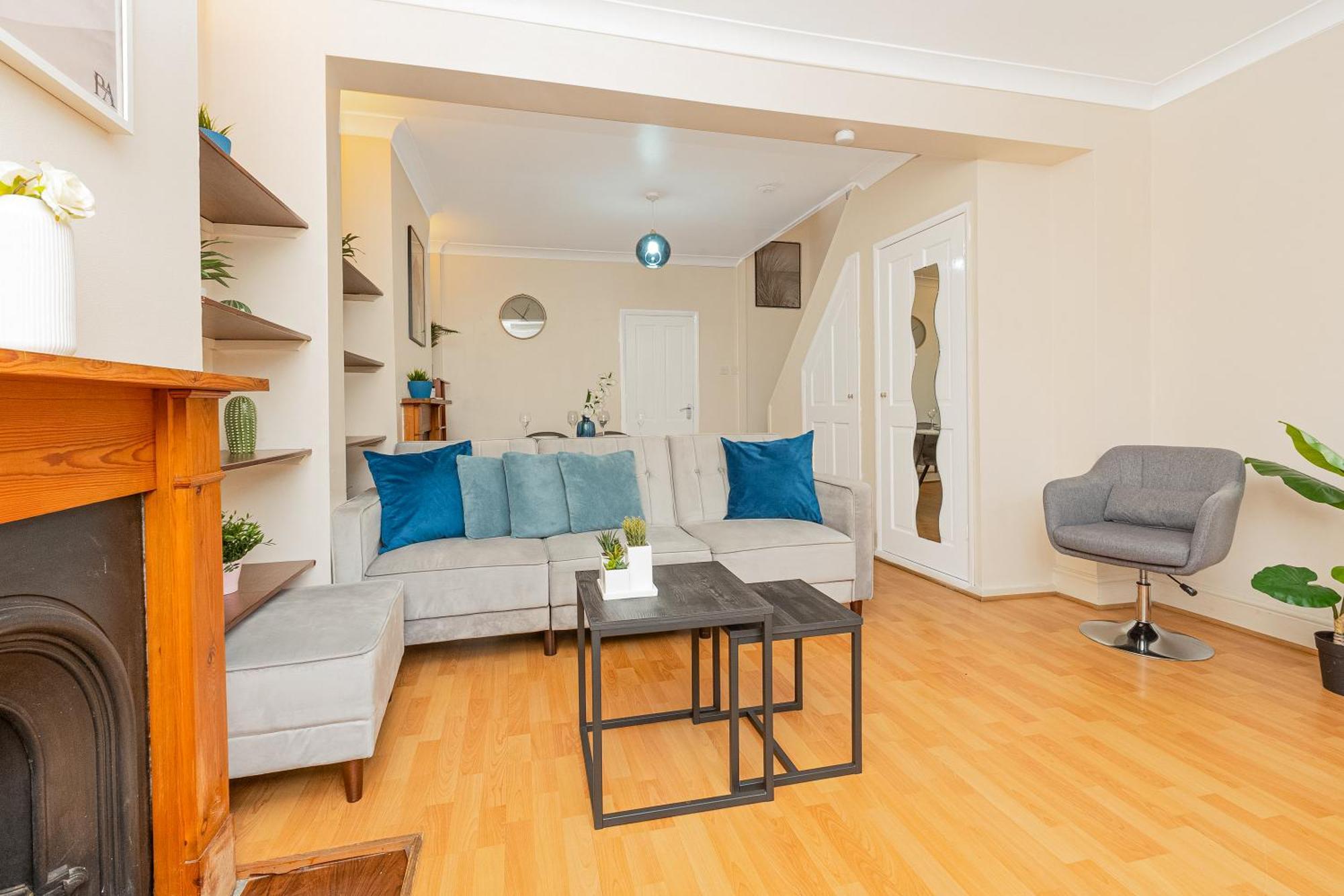 2br Flat With Garden, 5min To Wood Tube *